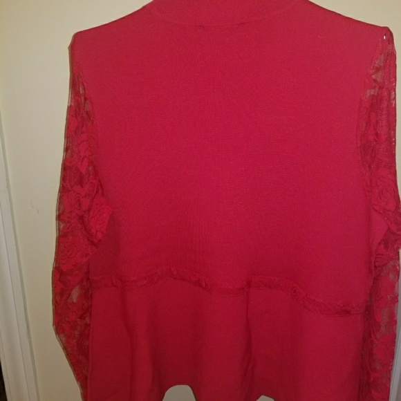 Very Pretty Top with lace sleeves Can Be Worn With Pants Or Skirt. - Picture 3 of 3
